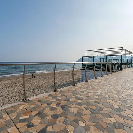 아파트 Wake Up To The Sea At - Stunning View From Every *