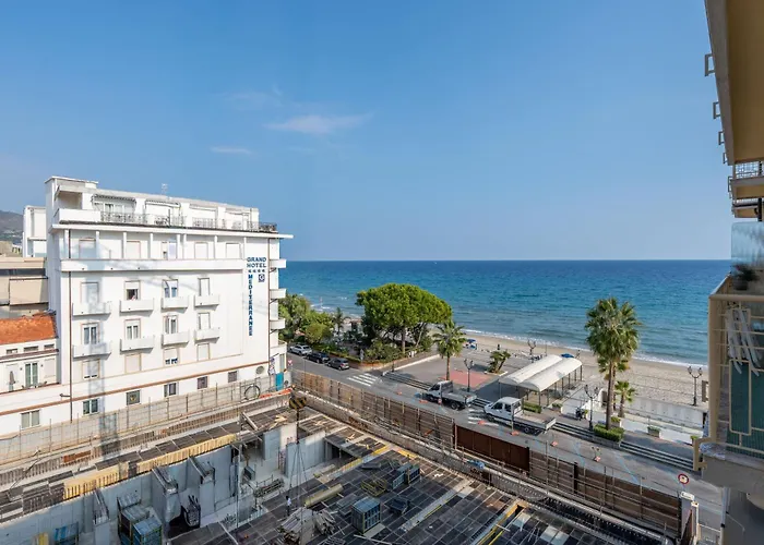 Wake Up To The Sea At - Stunning View From Every Lägenhet Alassio